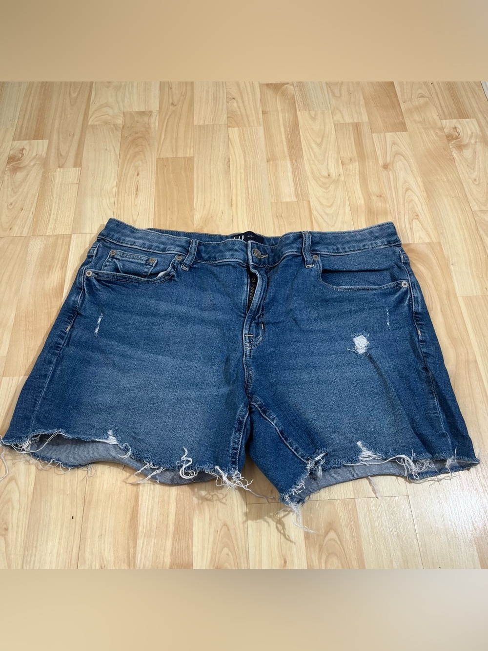 Gap Womens Medium Wash 5” Short Distressed Shorts 16/33